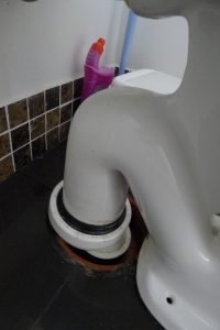 便器と配管の継ぎ目の様子